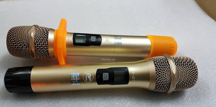 Lỗ thoát hơi micro bị nghẽn gây tiếng hú