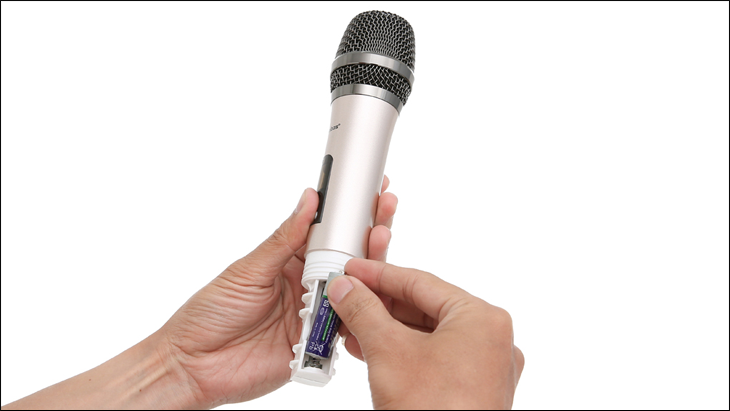 Micro không dây bị hết pin nên không phát ra tiếng