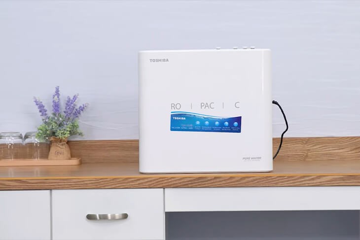 Máy lọc nước RO Toshiba TWP-N1686UV(W1) 3 lõi với 3 cấp lọc giúp làm mềm và khử mùi nước hiệu quả