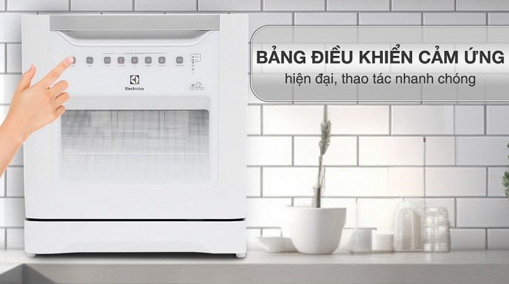 Máy rửa chén mini Electrolux ESF6010BW sử dụng bảng điều khiển cảm ứng hiện đại và dễ sử dụng