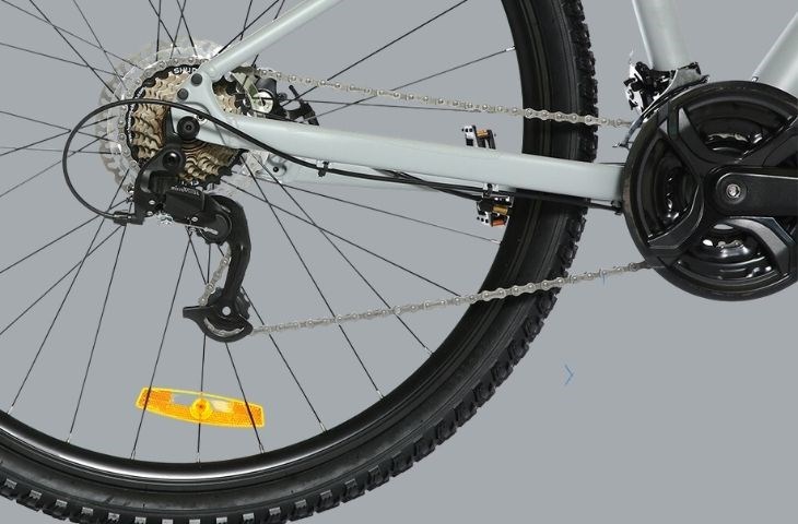Xe đạp địa hình MTB Giant Rincon 2 được trang bị bộ truyền động Shimano cao cấp giúp xe tối ưu tốc độ tránh mất sức trong quá trình đạp