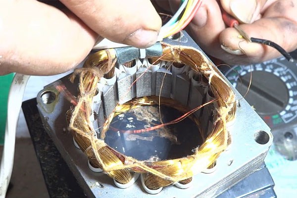 Cuộn dây đồng bên trong sản phẩm bị hỏng hay đứt sau thời gian dài sử dụng có thể làm quạt quay chậm hẳn đi