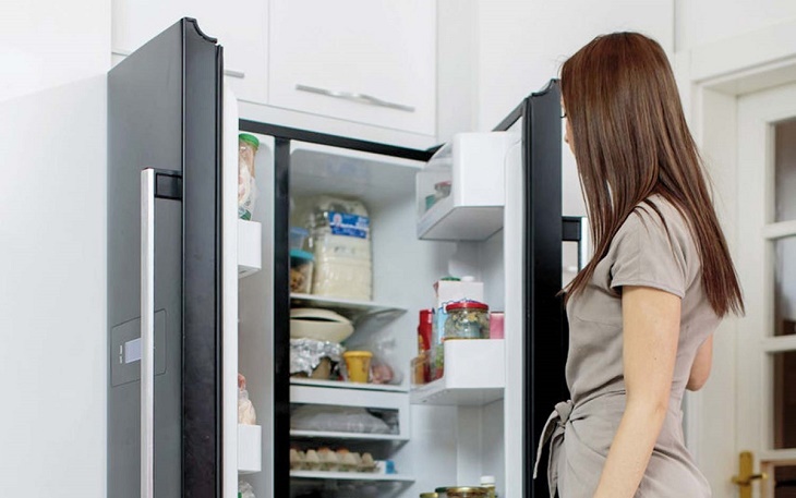 Tủ lạnh kém lạnh hoặc không lạnh cũng là nguyên nhân gây ra mùi hôi
