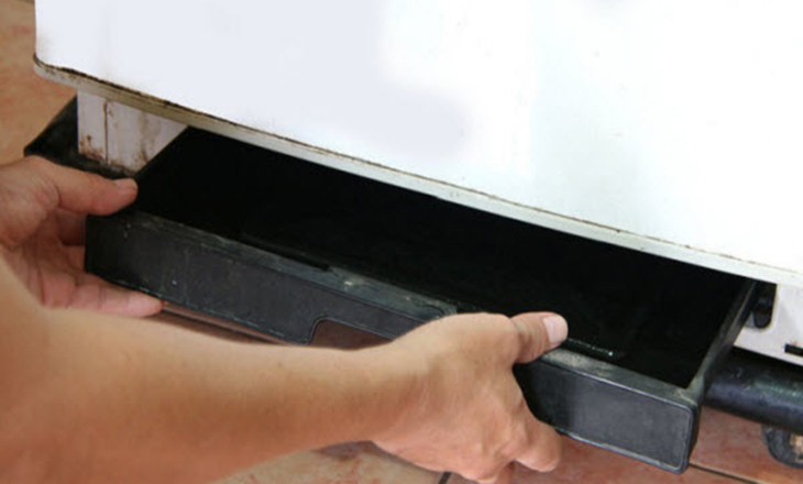 Chảo đựng nước thải bị lệch