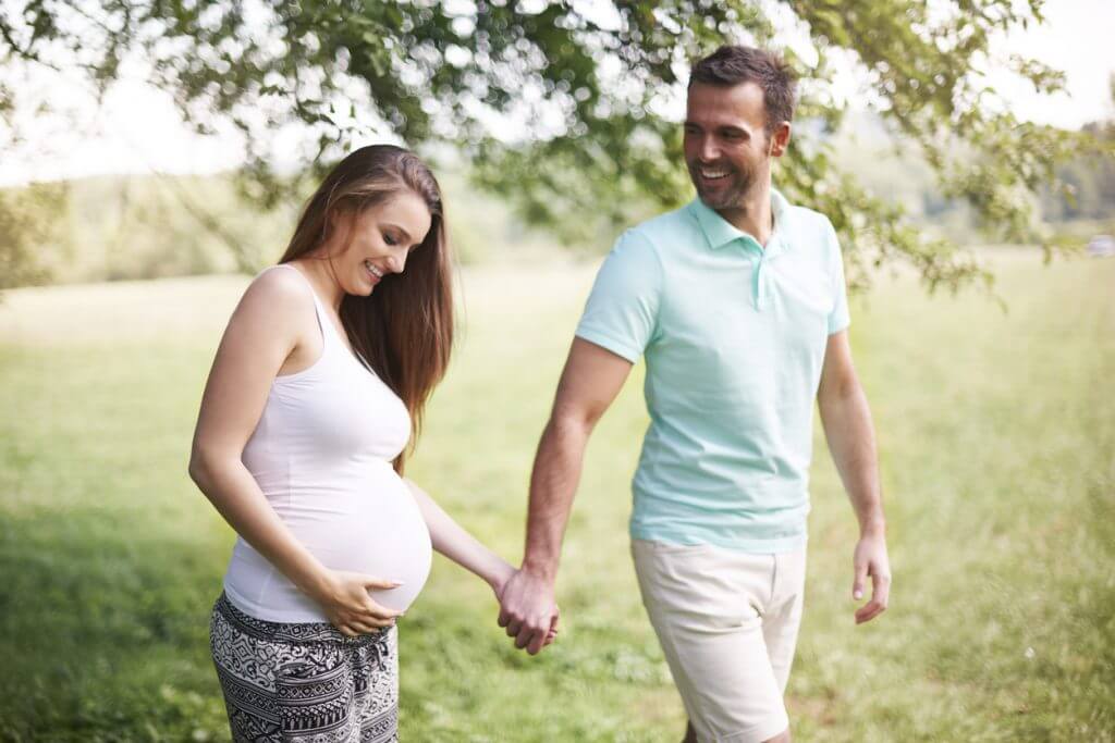 Nghe nhạc thai giáo sẽ giúp bé vui vẻ hơn