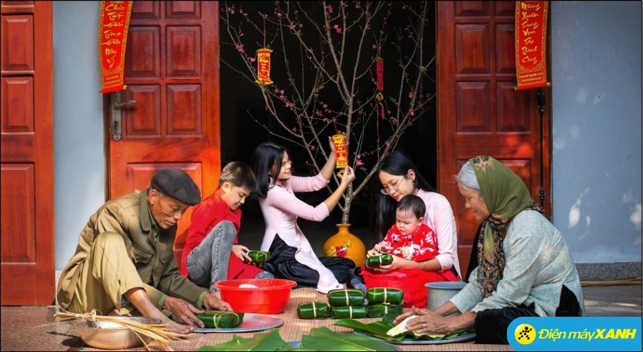 Tháng Giêng là dịp để những người con xa xứ trở về quê hương, quây quần bên mâm cơm tất niên