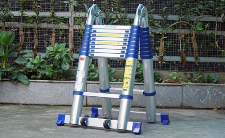 Thang nhôm rút đôi 9 x 2 bậc Advindeq ADT709B có thiết kế chữ A gấp gọn, dễ dàng mang vác và di chuyển