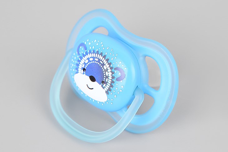 Chức năng phát quan của ti giả Philips Avent giúp ba mẹ dễ dàng tìm ti ngậm của bé khi bị rơi trong tối