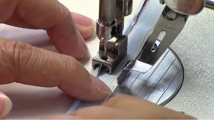 Chân vịt may dây kéo