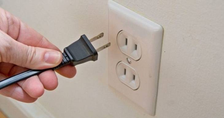 Rút phích cắm điện tivi và khởi động lại