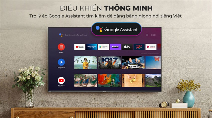 Bạn dễ dàng tìm kiếm chương trình yêu thích thông qua remote có chức năng tìm kiếm bằng giọng nói