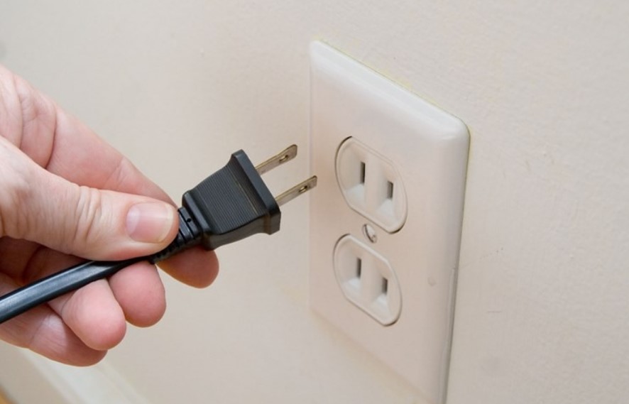 Tắt tivi hoặc rút hẳn nguồn