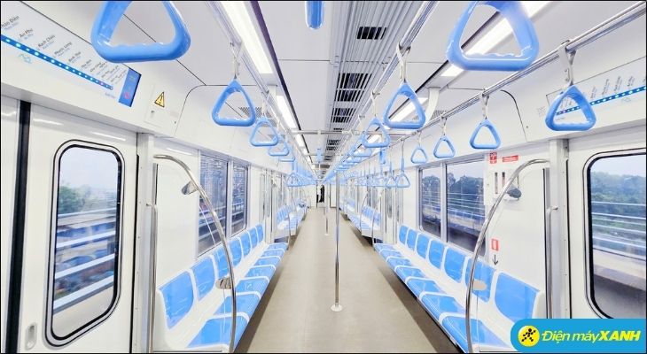 Không gian bên trong metro được bố trí rộng rãi, trang bị hệ thống điều hòa công suất lớn