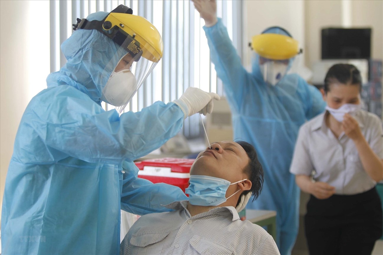 Không thực hiện xét nghiệm theo yêu cầu của cơ quan y tế có thẩm quyền