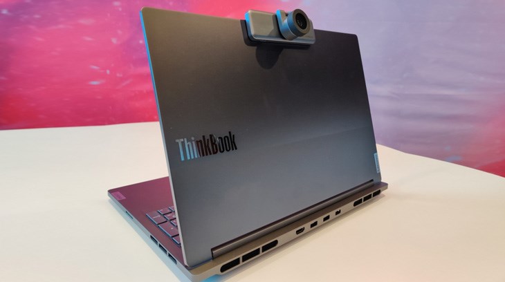 Lenovo ra mắt ThinkBook 16p Gen 4 với chân gắn phụ kiện nam châm hỗ trợ người dùng kết hợp các phụ kiện cần thiết