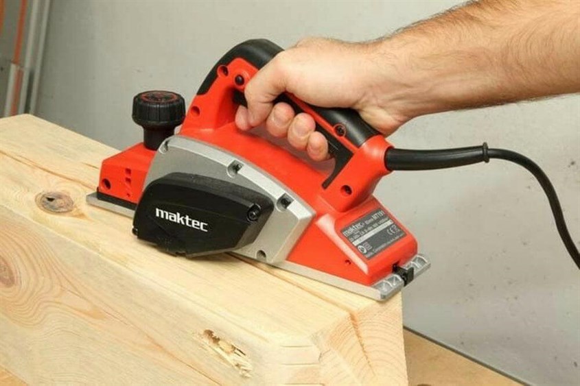 Giữ vệ sinh máy và nơi làm việc để đảm bảo mạch điện được ổn định