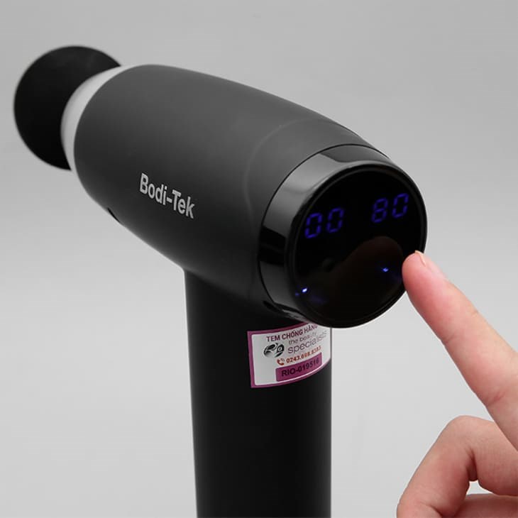Súng massage mô sâu Rio Beauty BT-MAMG có màn hình cảm ứng LCD giúp bạn dễ dàng điều khiển, lựa chọn cường độ massage phù hợp cho mình