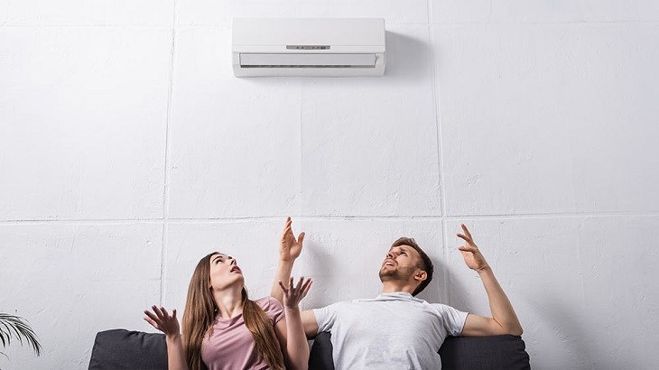 Máy lạnh hoạt động khoảng vài phút sau đó tự động tắt