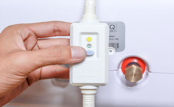 Lỗi chập điện, nhảy aptomat trên cây nước nóng lạnh là lỗi cần được sửa gấp