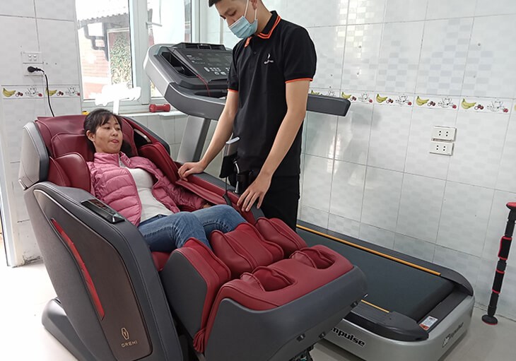 Liên hệ trung tâm bảo hành để được kiểm tra tình trạng ghế không nâng được bắp chân