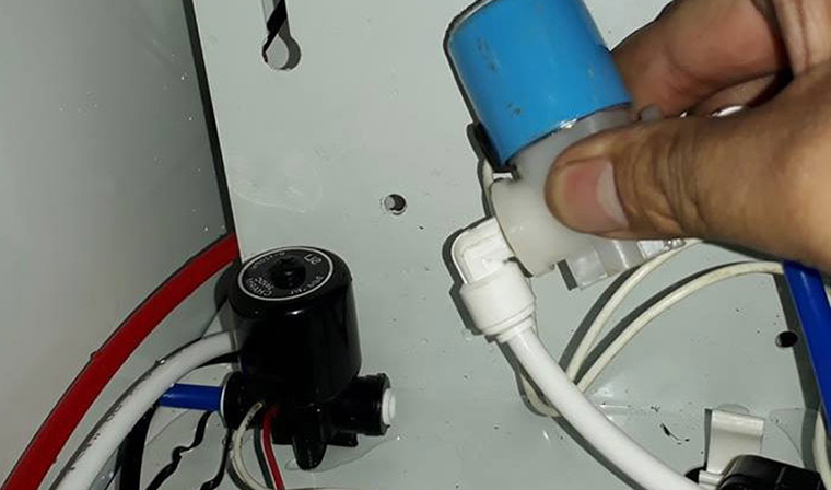 Bạn có thể thay thế van mới để đảm bảo quá trình hoạt động của máy luôn ổn định