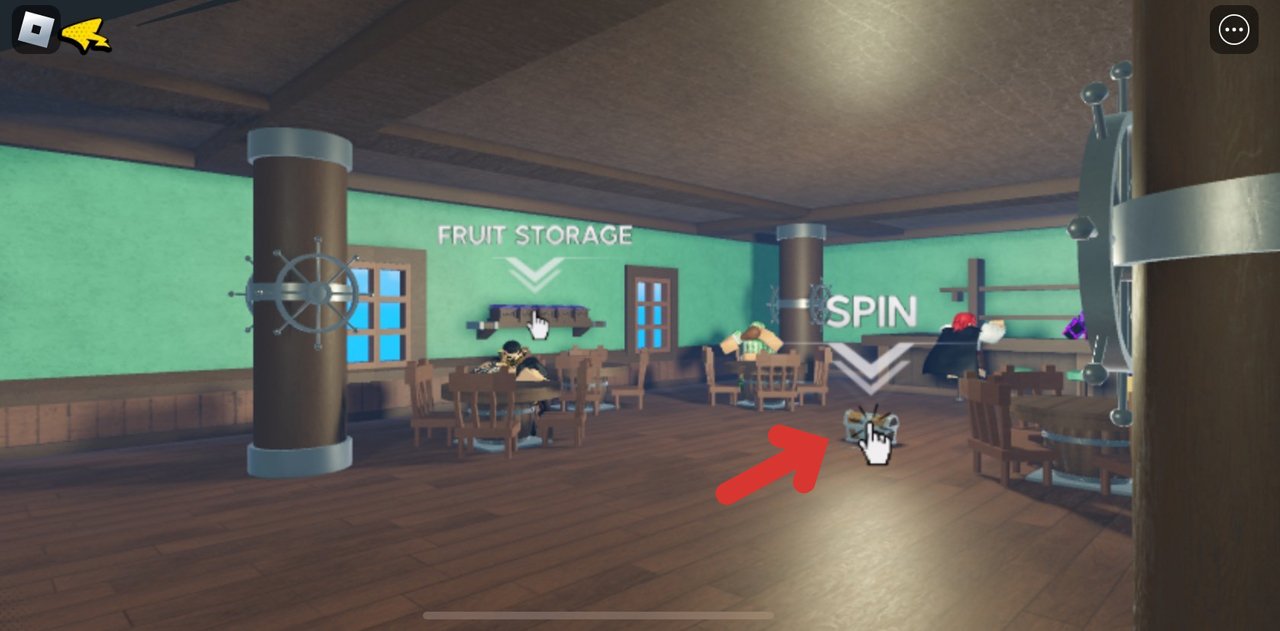 Vào game Roblox, tại phòng chờ nhấn vào rương Spin