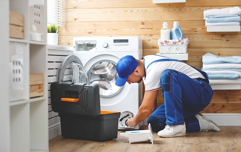 Bạn hãy gọi dịch vụ sửa máy giặt Sharp khi lỗi phức tạp, tự sửa không hiệu quả hoặc có rò rỉ điện nước nguy hiểm