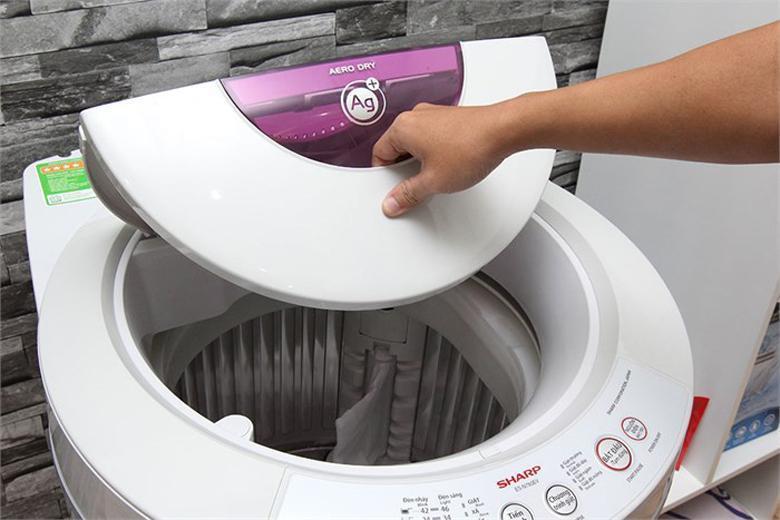 Lỗi E1 là lỗi máy không nhận nước, kiểm tra vòi, áp lực nước và vệ sinh lưới lọc van cấp