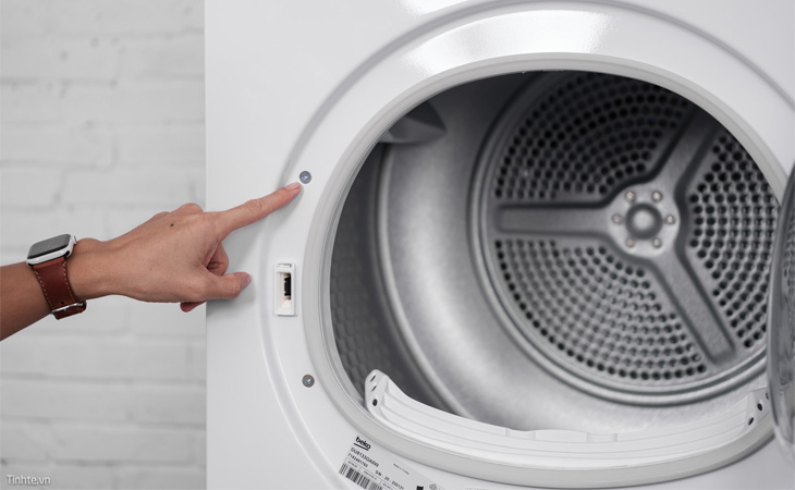 Có mùi lạ phát ra từ máy sấy