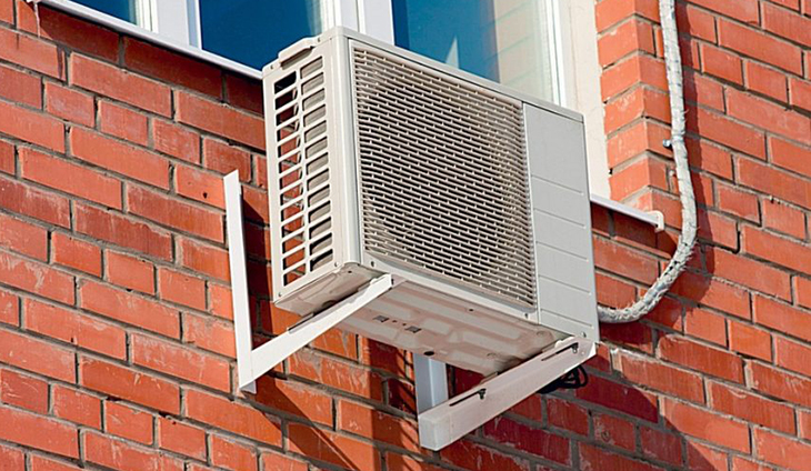 Dàn nóng đặt ngoài trời lâu ngày sẽ bị rỉ sét