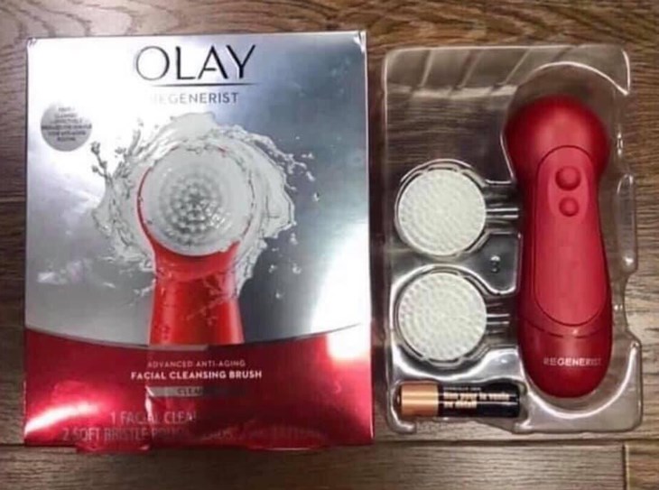 Máy rửa mặt Olay Regenerist Facial Cleansing Brush được trang bị 2 chế độ rung giúp bạn chăm sóc da hiệu quả