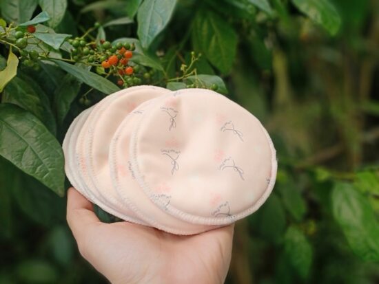 Miếng lót thấm sữa giặt được Goodmama giúp các mẹ tiết kiệm chi phí khi sử dụng