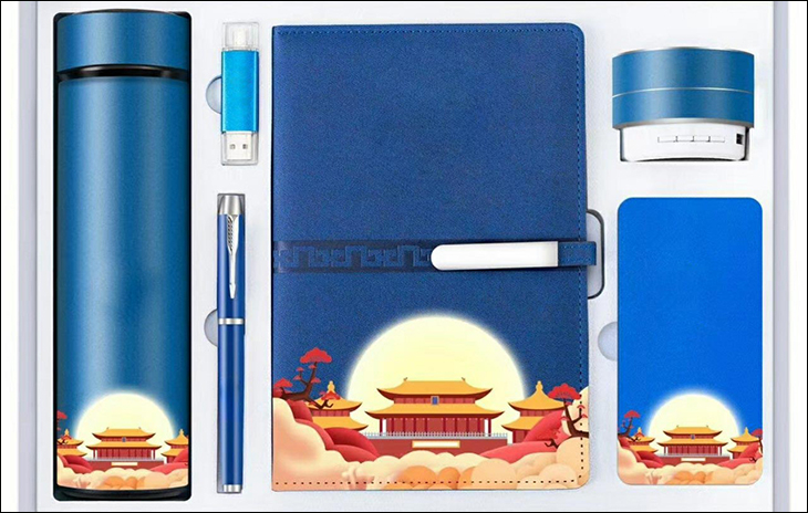 Bên cạnh đó, bộ giftset còn là món quà tặng để bàn làm việc thiết thực, cần thiết cho người nhận