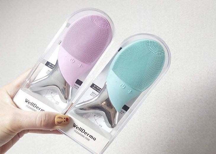 Máy rửa mặt Wellderma sở hữu đầu gai bằng silicon mềm mại, giúp làm sạch da nhanh chóng mà không gây tổn thương