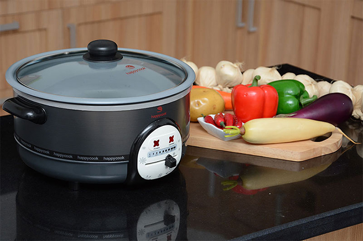 Nồi lẩu điện Happycook HCHP-300A 2.8 lít có dung tích lớn 2.8 lít đáp ứng tốt nhu cầu nấu lẩu cho cả gia đình