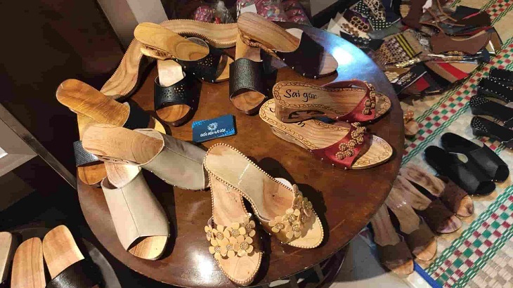 Guốc mộc