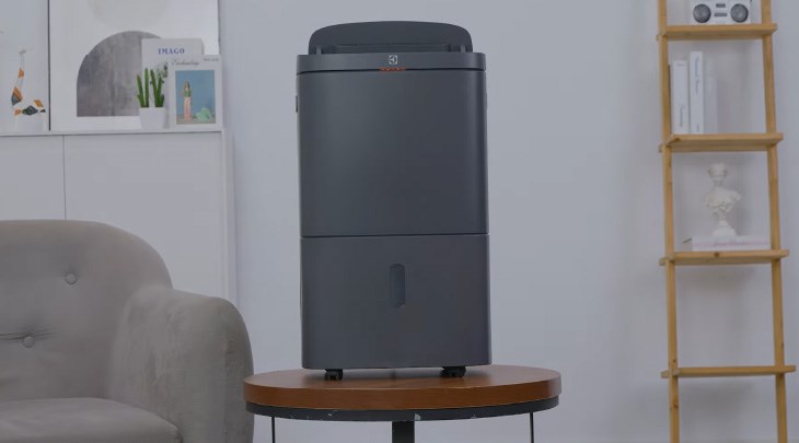 Máy hút ẩm Electrolux EDH14TRBD2 với công suất hoạt động là 305W, hút ẩm hiệu quả giúp nhà bạn khô thoáng nhanh chóng