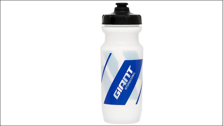 Bình nước xe đạp Giant 600CC Trắng sọc xanh có chất liệu nhựa bền bỉ, thích hợp mang theo bên mình khi đạp xe