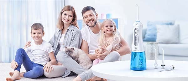 Máy tăm nước H2ofloss phù hợp với người đang niềng răng, đeo răng sứ,...