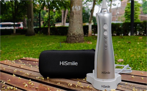 Máy tăm nước HiSmile sở hữu ngoại hình bắt mắt, gọn nhẹ cùng nhiều tính năng làm sạch sâu