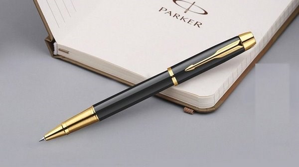 Bút là vật vô cùng cần thiết trong công việc hằng ngày của bố