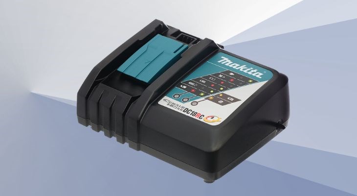 Sạc nhanh Makita DC18RC 14.4 - 18V 9 Ah sở hữu quạt làm mát không khí cưỡng bức, giảm thiểu thời gian sạc