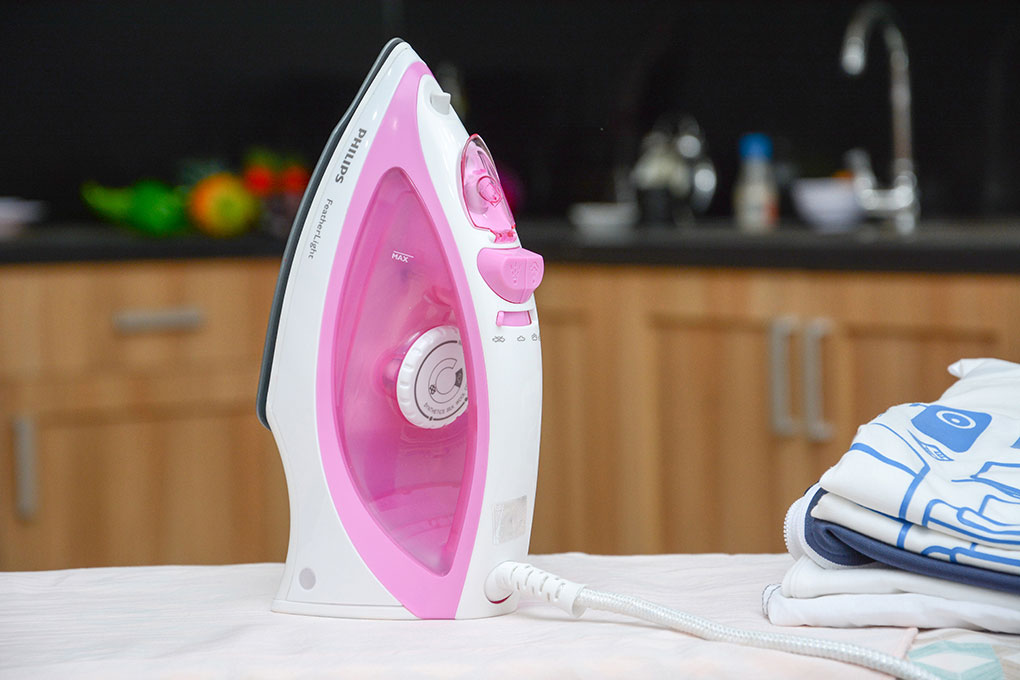 Bàn ủi hơi nước Philips GC1418