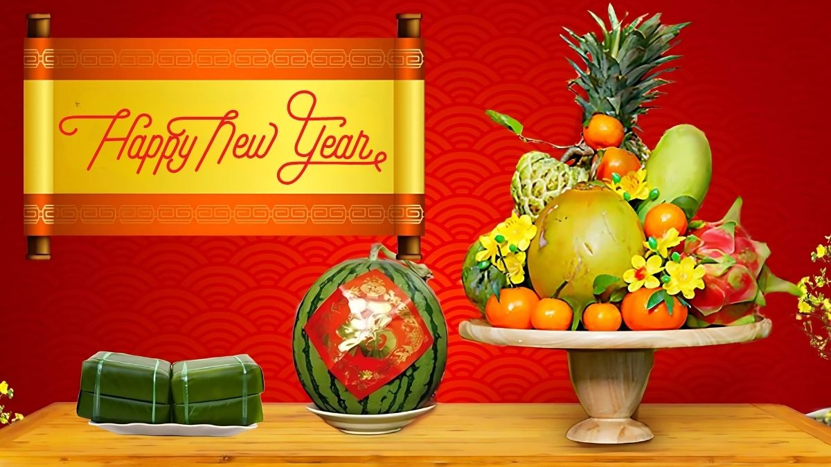 Background mâm ngũ quả, bánh chưng xanh gợi không khí sum vầy, ấm áp và đậm đà hương vị Tết Việt