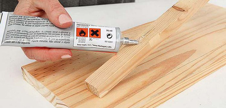 Sử dụng keo con chó để dán đồ gỗ, nội thất