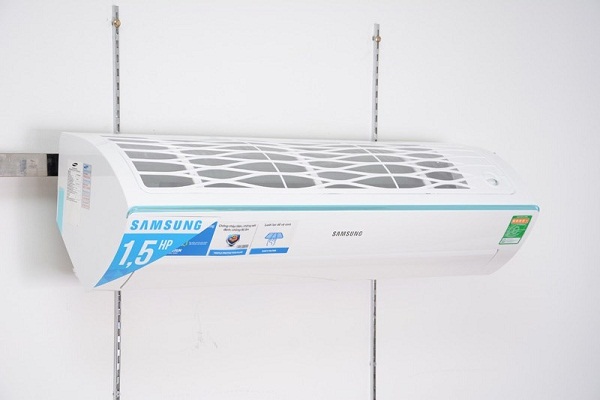 Máy lạnh Samsung AR12HCFSSURNSV 1.5 HP