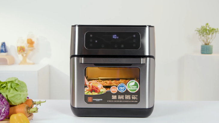 Bật đèn khoang lò để quan sát thực phẩm khi đang chiên