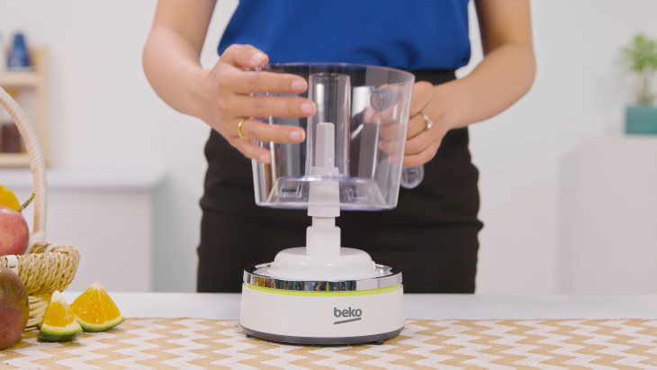 Chi tiết trục xoay và chân đế chống trượt của máy vắt cam Beko