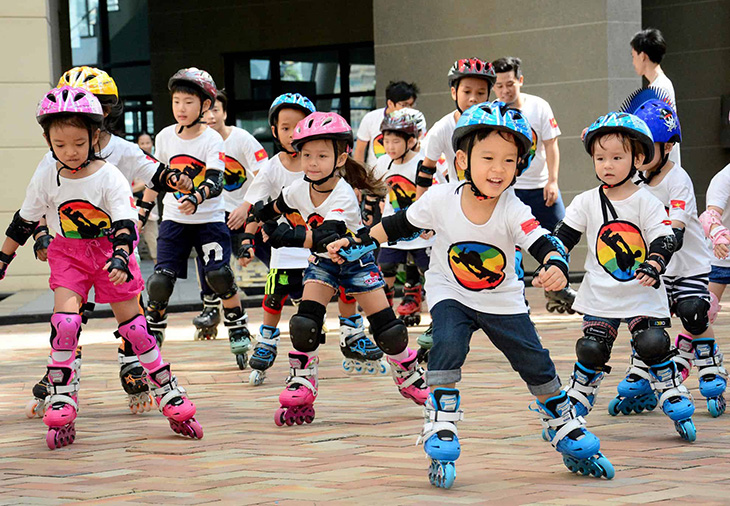 Trượt patin giúp tăng cường sức mạnh thể chất cho con