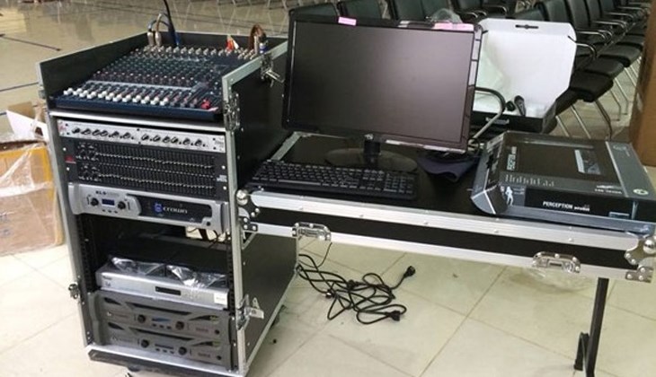 Các thiết bị cần dùng tủ âm thanh để bảo vệ như: micro, amply, mixer và nhiều loại máy móc chuyên dụng khác